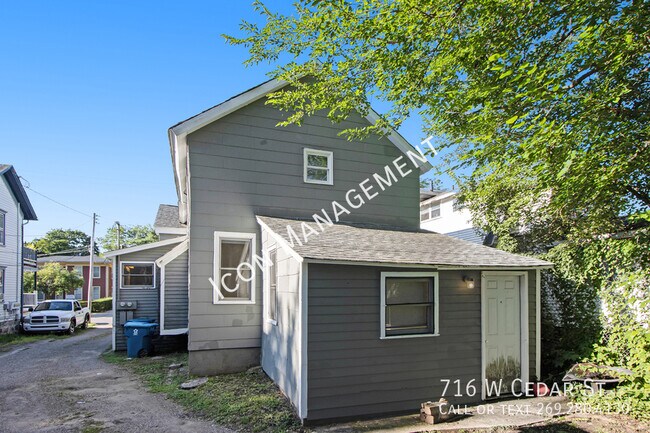 Building Photo - 716 W Cedar St