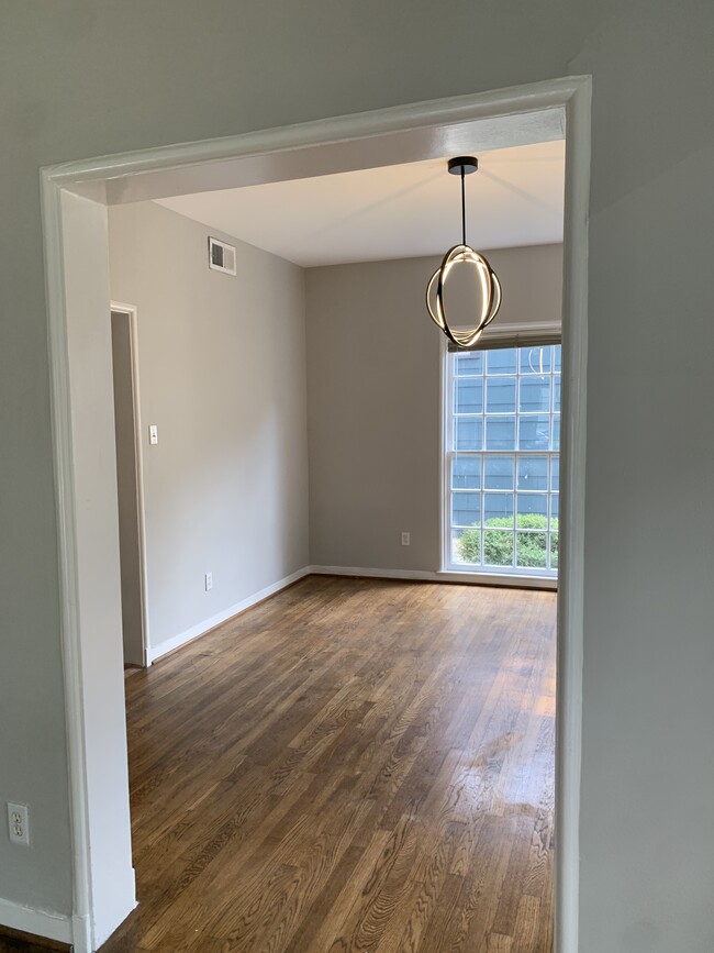 Dining Room - 2302 Southgate Blvd