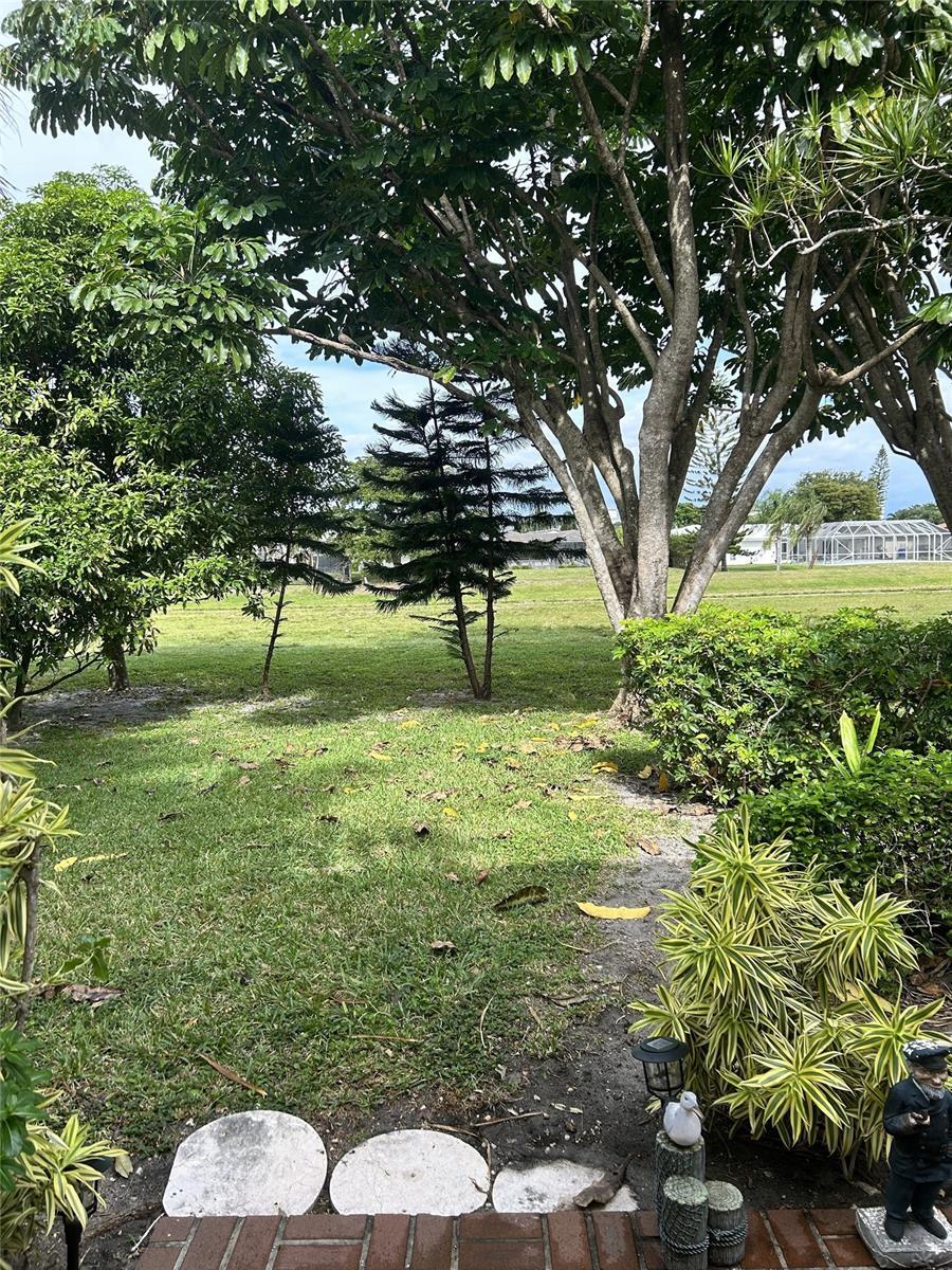 Building Photo - 3121 N Palm Aire Dr