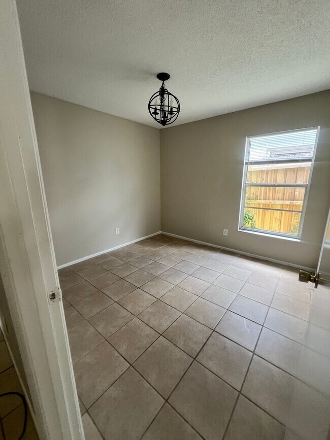 Building Photo - MOVE IN SPECIAL!! HALF A MONTH'S RENT!!lov...