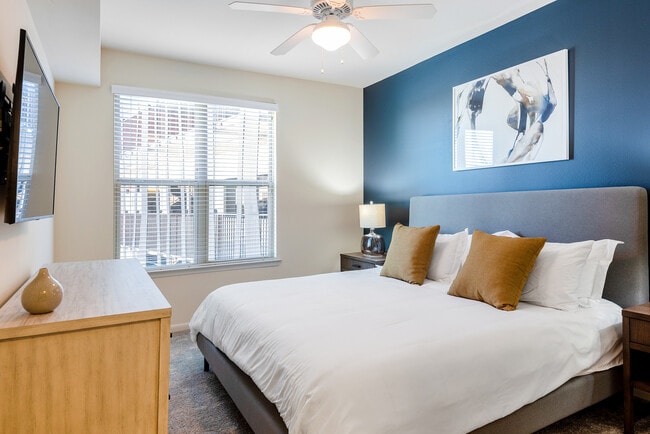 Building Photo - 3001 Esperanza Crossing