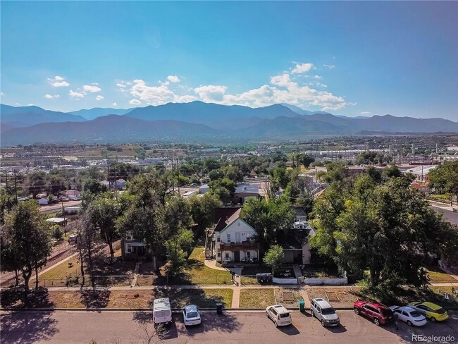 Building Photo - Spacious 1 Bedroom Apartment Ready to be y...