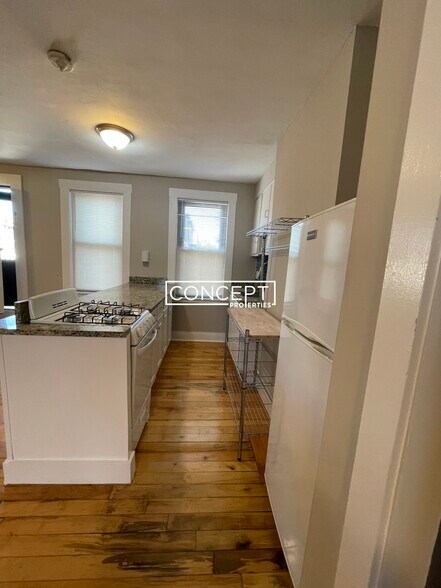 Building Photo - 39 Beacon St