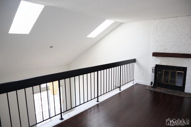 Building Photo - 1306 Commons at Kingswood Dr