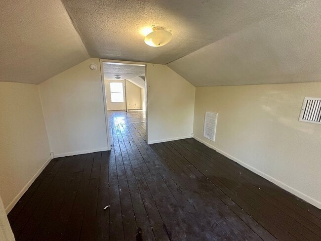 Building Photo - 4008 Beverly Dr