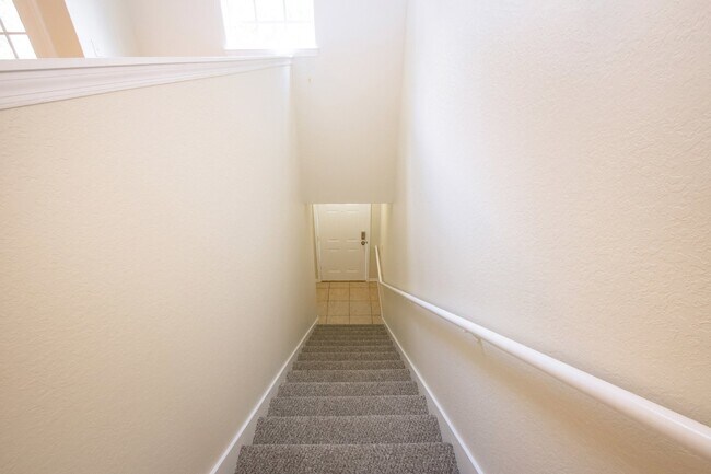Building Photo - 2 Bedroom Condo W/ Garage in Lakewood Ranch