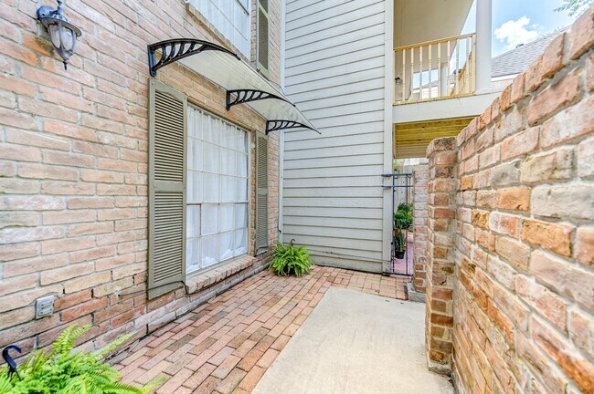 Building Photo - 7965 Kendalia Dr