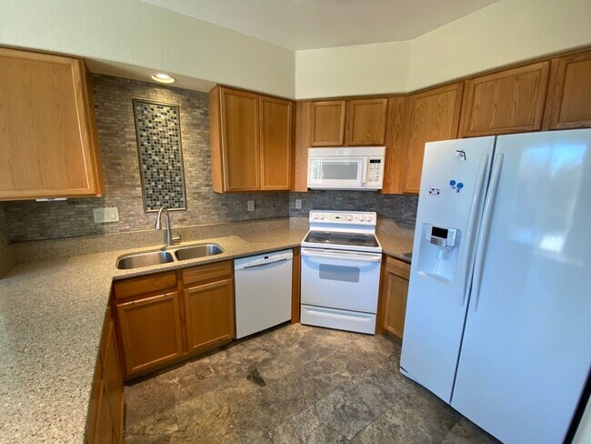 Building Photo - North Valley - 3 Bed 2 Bath - Near Water P...