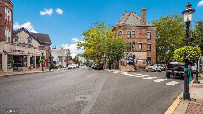 Building Photo - 22 N Main St