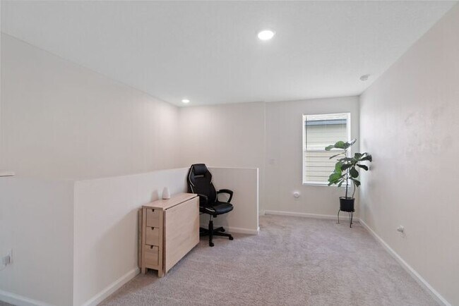 Building Photo - 4 Bed, 2.5 Bath Hidden Creek Home for Lease!