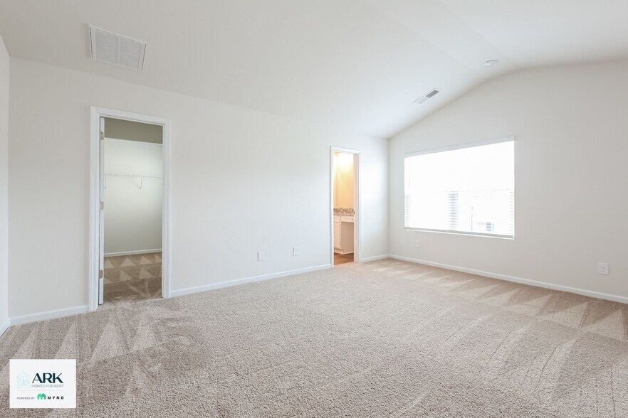 Building Photo - 2106 Southlea Dr