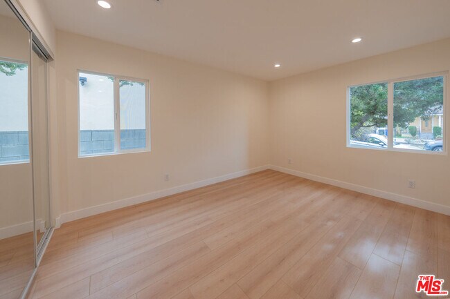 Building Photo - 7755 Day St