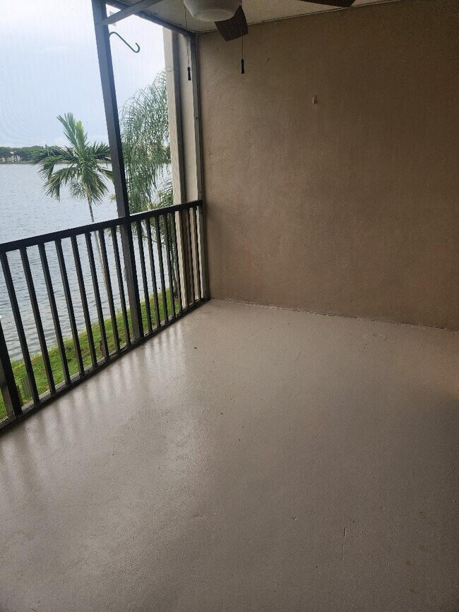 Building Photo - 114 Lake Emerald Dr