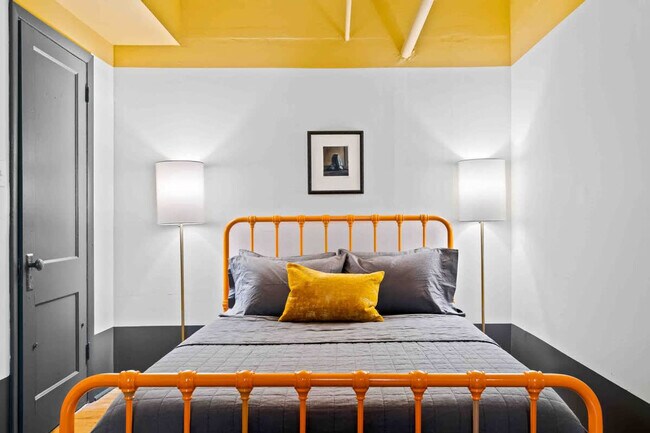 Building Photo - 3536 N Racine Ave