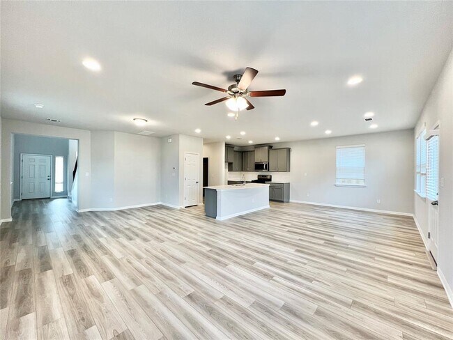 Building Photo - 3200 College Park Dr