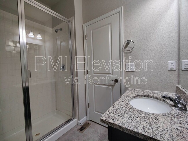 Building Photo - 530 E Dry Creek Pl