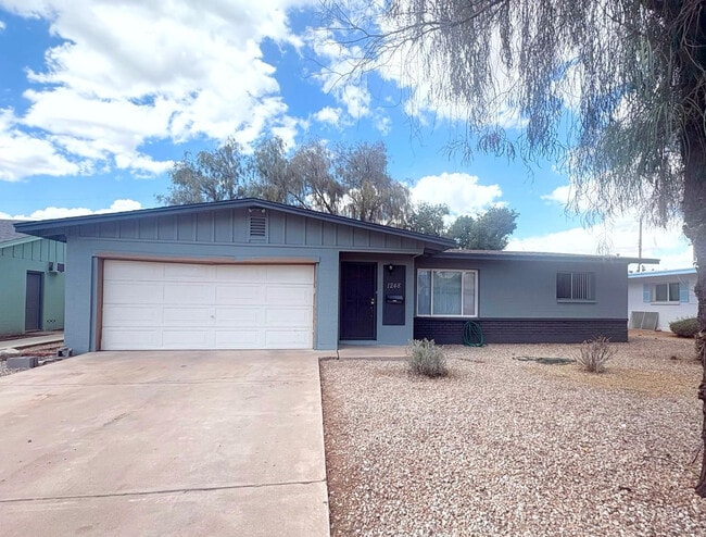 Building Photo - 1248 E Bishop Dr