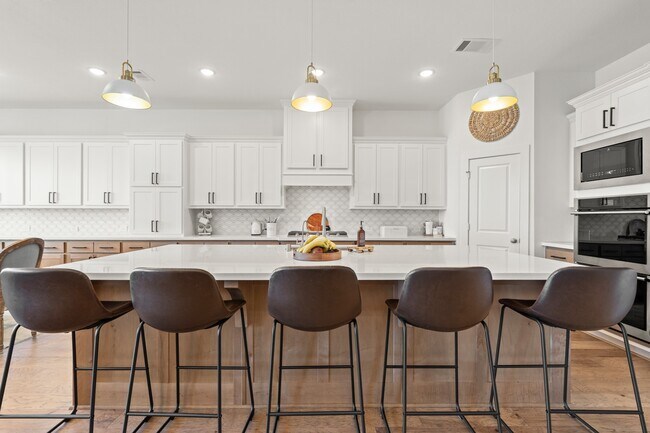 Building Photo - 7615 Blue Finch Ln