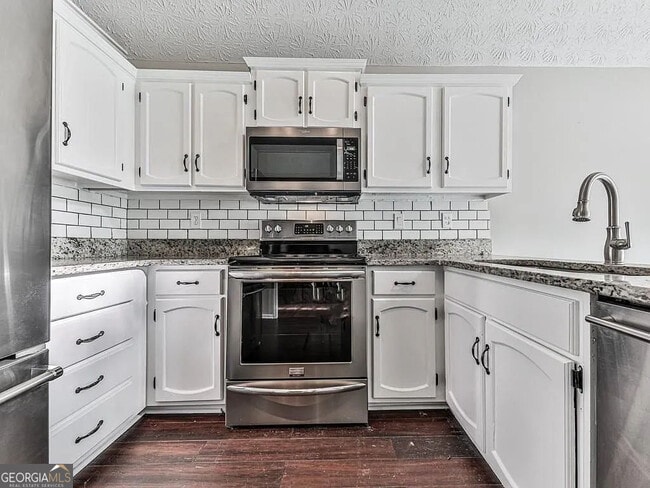 Building Photo - 2189 Chartwell Dr