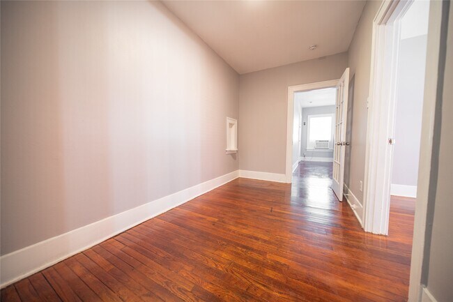 Building Photo - 1818 Calumet St