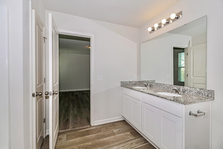 Building Photo - 2517 Upland Cir