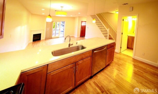 Building Photo - 21 S Claremont St