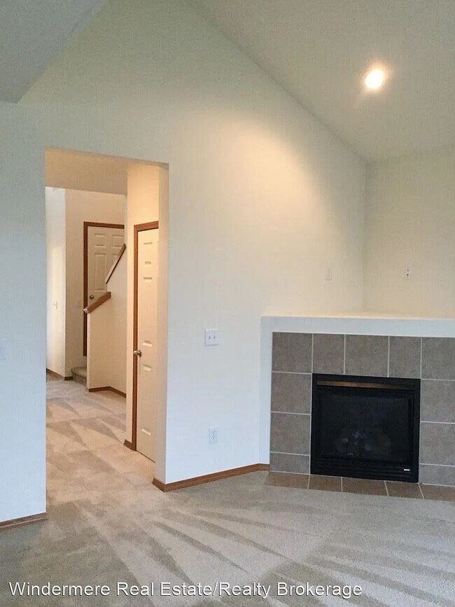Building Photo - 4Bd/2.5Ba Lake Stevens House