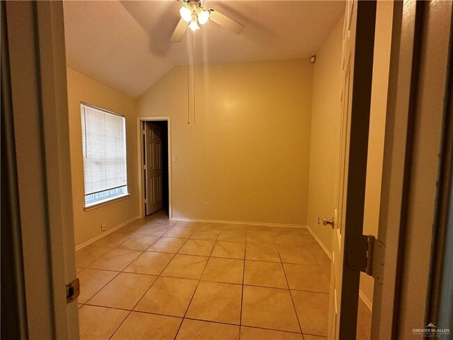 Building Photo - 2308 Oriole Ave