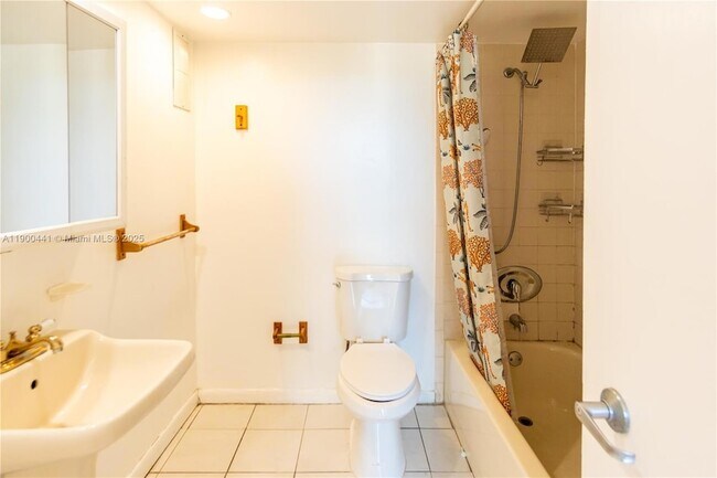 Building Photo - 10500 SW 108th Ave