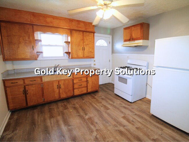 Building Photo - MEADOWBROOK AREA 2 BR 1 BA House with Central Air and Bonus Room (NO SECTION 8)