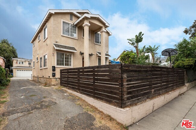 Building Photo - 339 Newland St