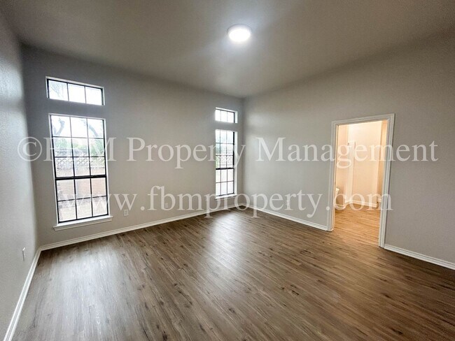 Building Photo - 806 Cresside Ln