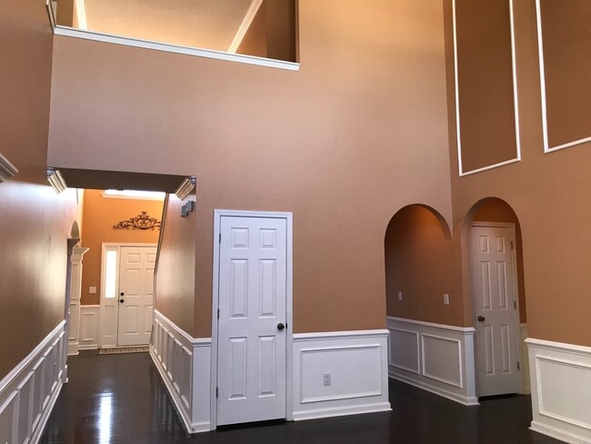 Building Photo - 113 Pennine Dr