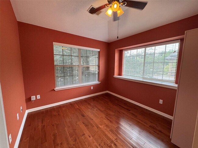 Building Photo - 1310 W Parmer Ln