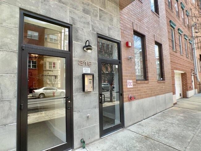 Building Photo - 319 Monroe St