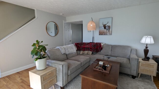 Building Photo - 138 Parkside Dr