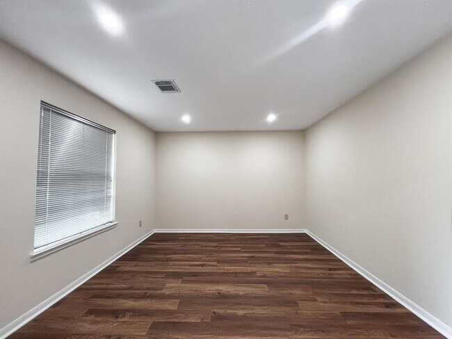 Building Photo - 11114 Springsong Dr