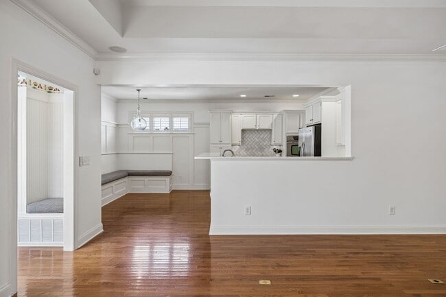 Building Photo - 107 Gladstone Ln