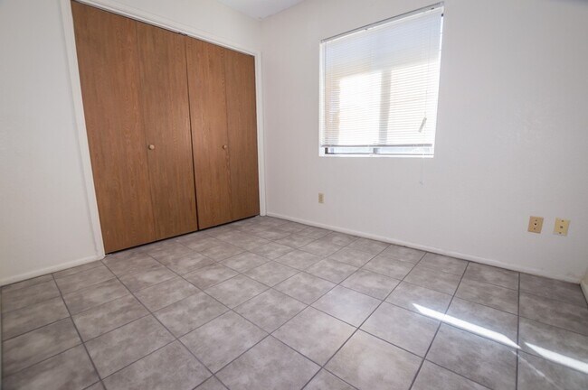 Building Photo - Welcome to this delightful 3-bedroom, 2-ba...