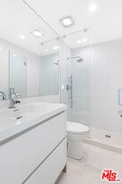 Building Photo - 108 N Thurston Ave