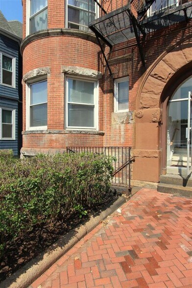 Building Photo - 863 Massachusetts Ave