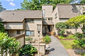 Building Photo - 43 Great Meadow Ln