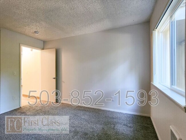 Building Photo - 3618 SW Beaverton Hillsdale Hwy