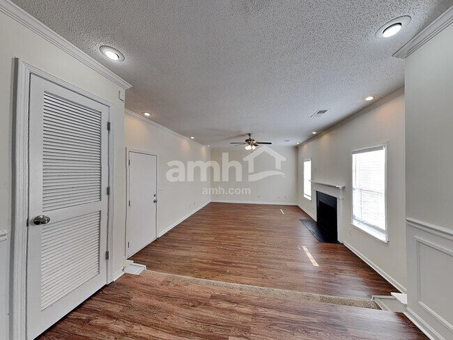 Building Photo - 3232 Spring Mesa Dr SW