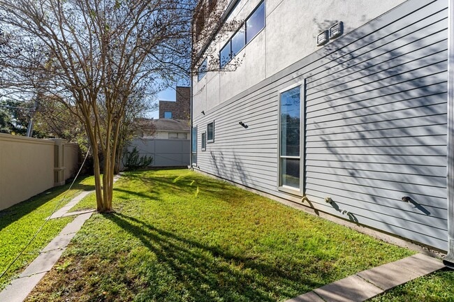 Building Photo - 162 Vieux Carre Dr