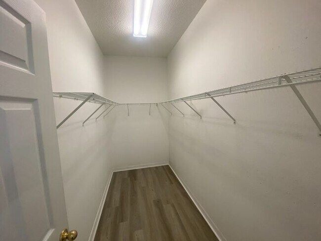 Building Photo - 1239 Dunbrooke St