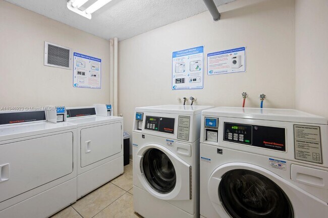 Building Photo - 1300 NE Miami Gardens Dr