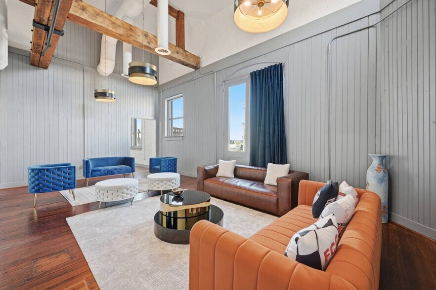 Building Photo - 222 W 15th St