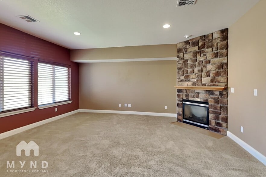 Building Photo - 18002 NE 37th St