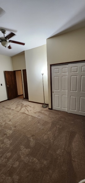 Building Photo - 33 Willow Ave